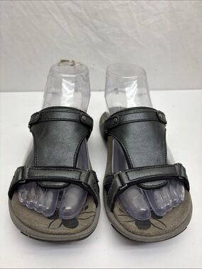 Merrell Women’s Sandals SZ 5, box 43